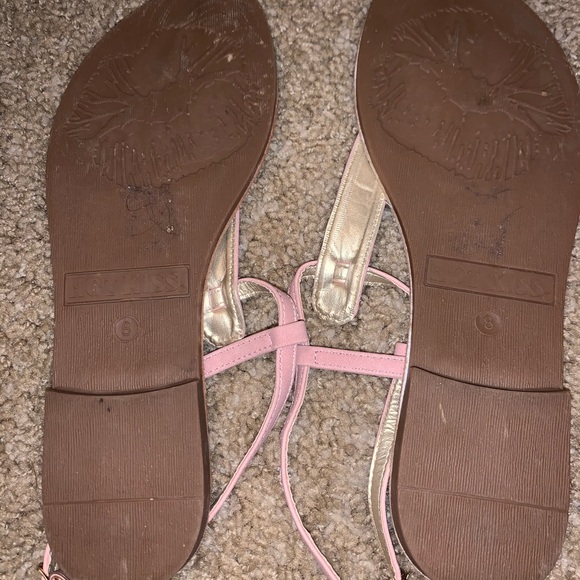 I am selling some comfy pink sandals - Picture 2 of 2